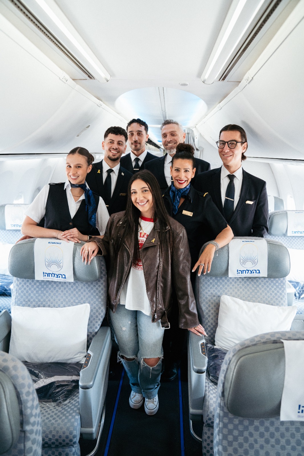 Юваль Рафаэль в самолете                                                                                                                                   צילום: עפרי ברנע