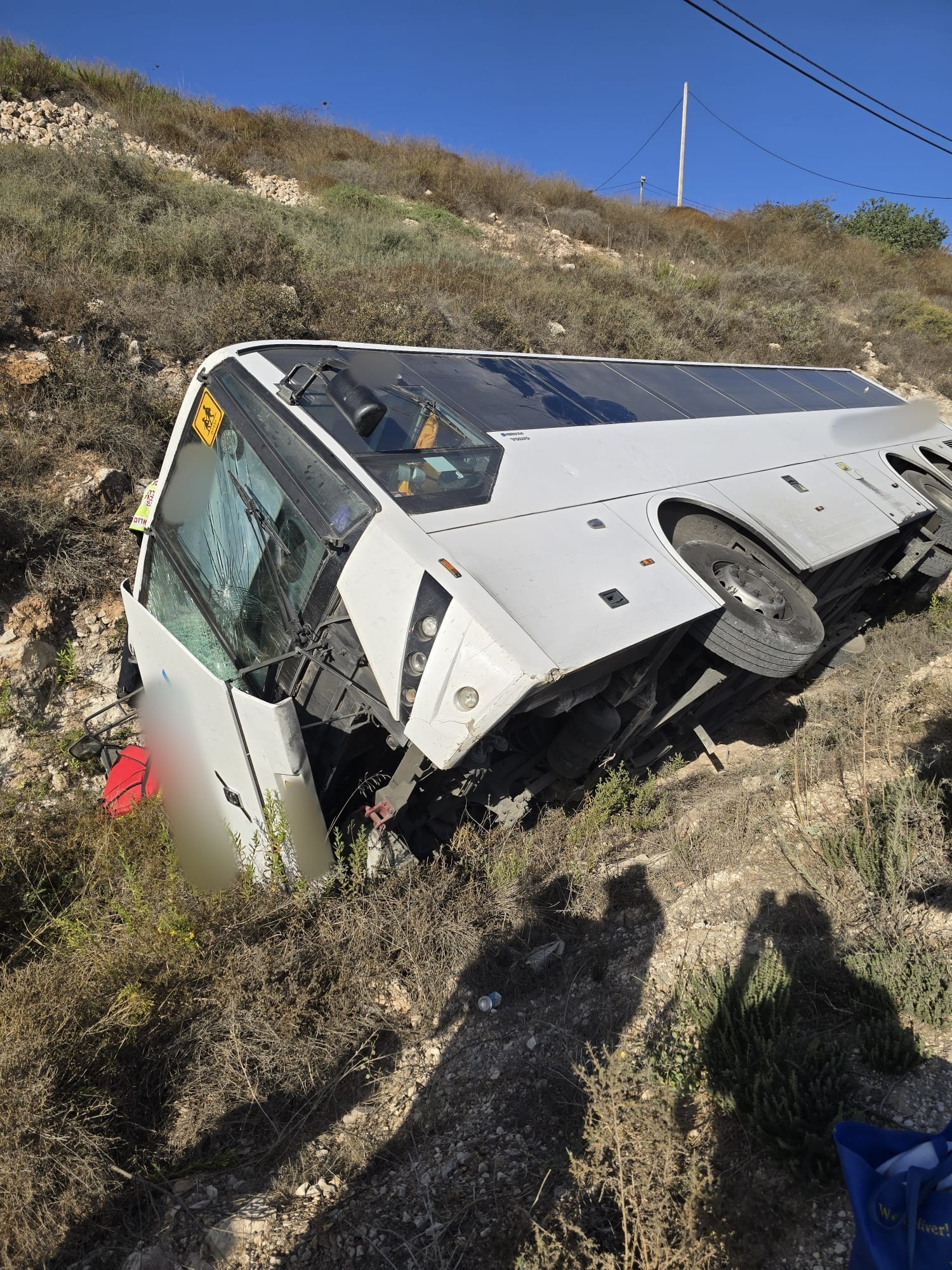Автобус,перевернувшися возле Ицхара