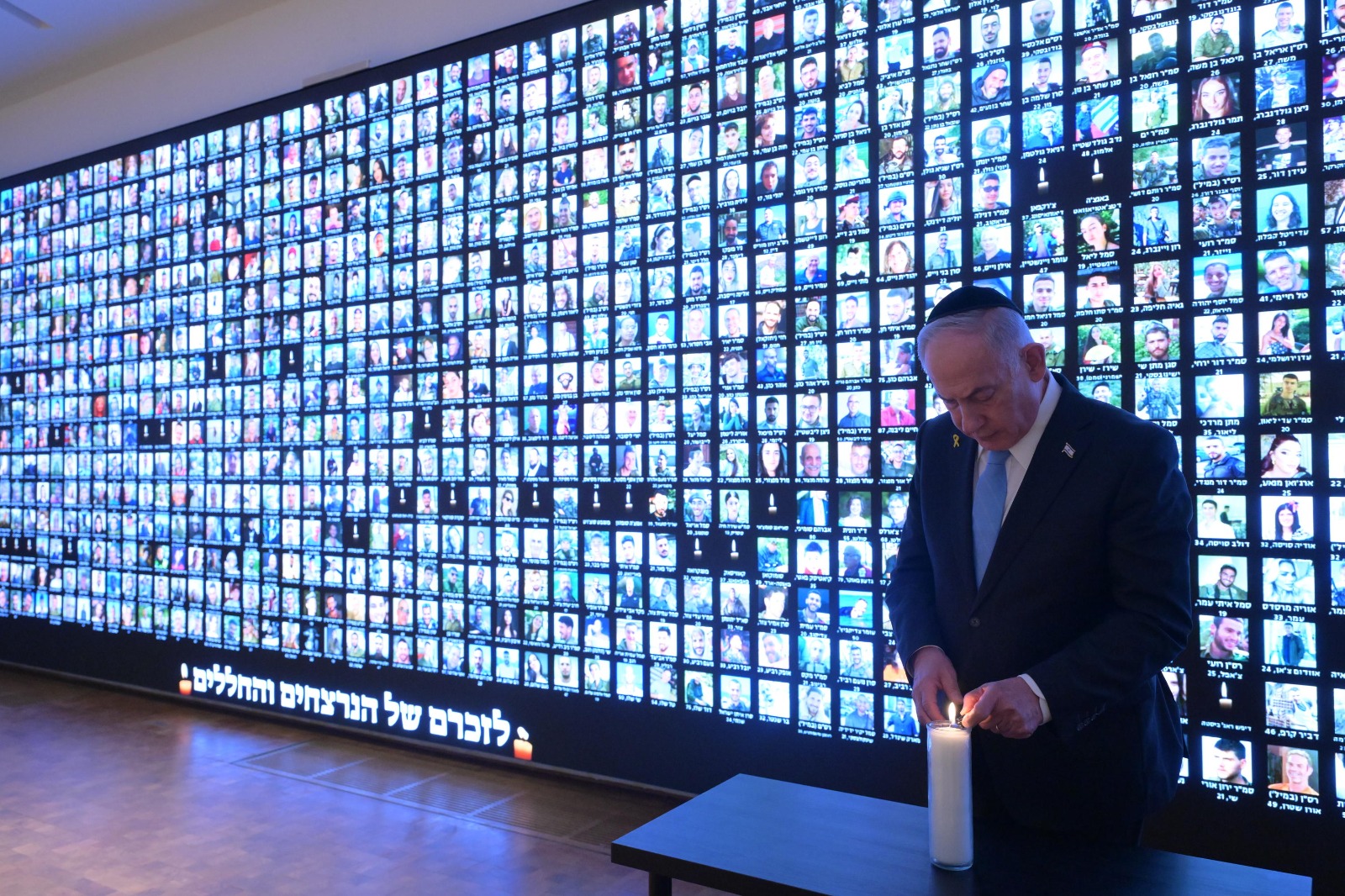 ראש הממשלה מדליק את נר הזיכרון