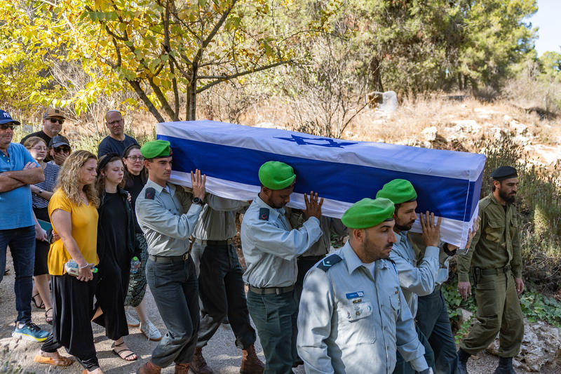 Гроб с телом  Янива Кулы 