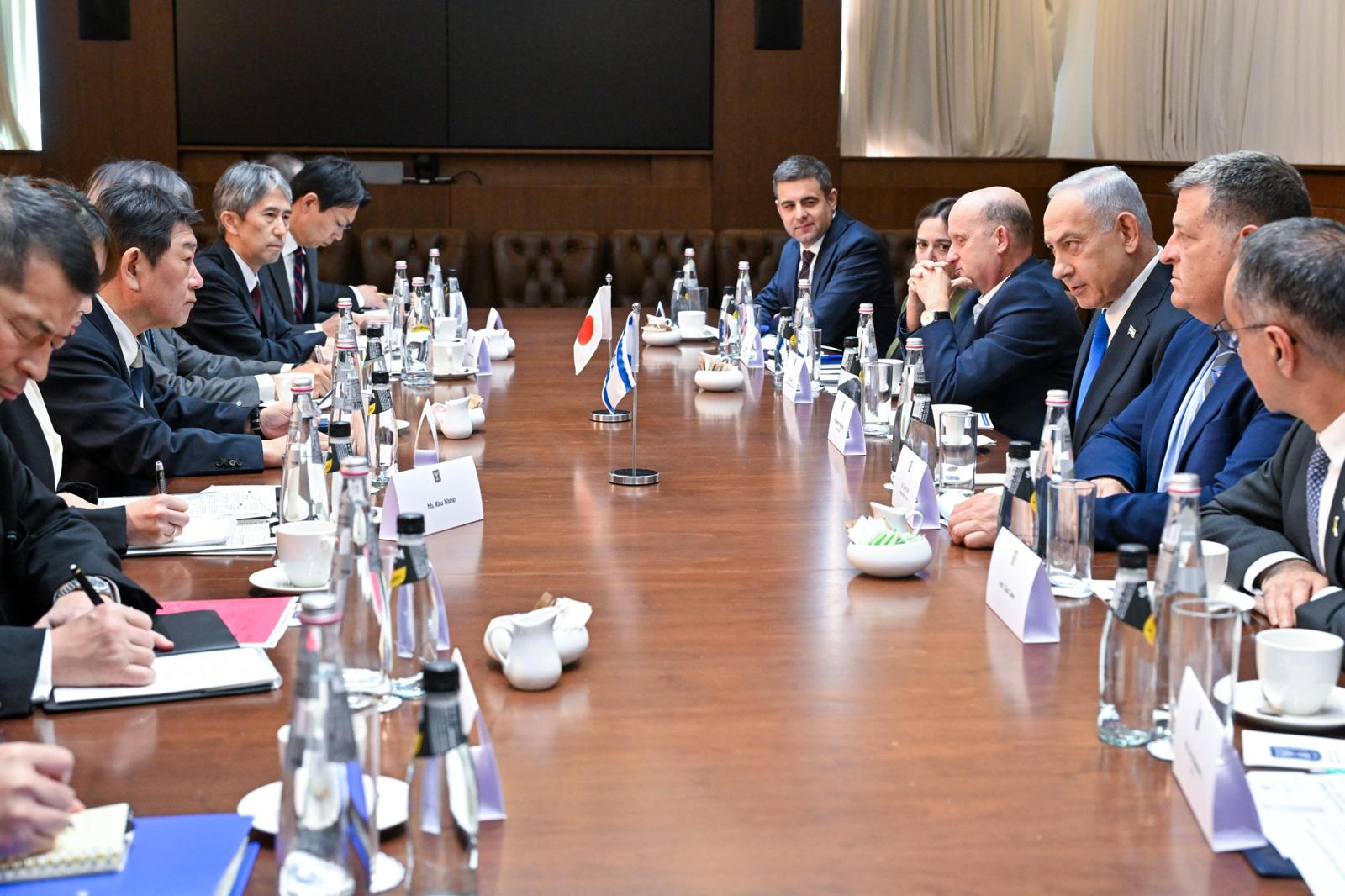 נתניהו בפגישה עם שר החוץ היפני