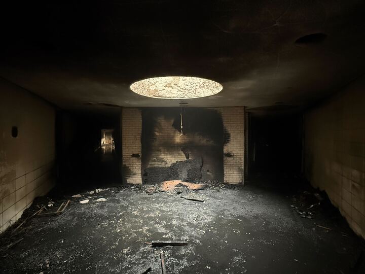 Помещение в синагоге после пожара
