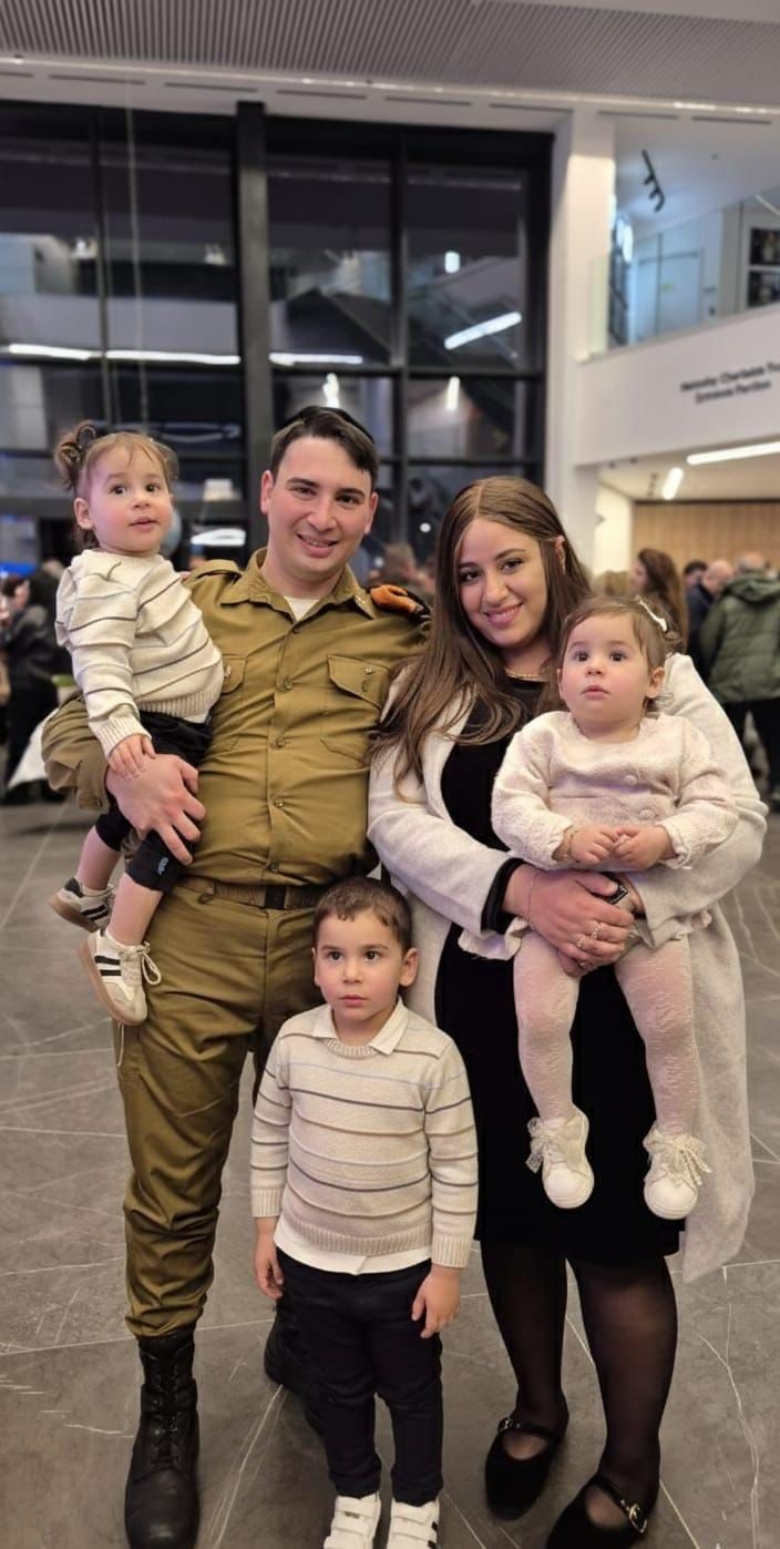 סגן ניתאי ומשפחתו