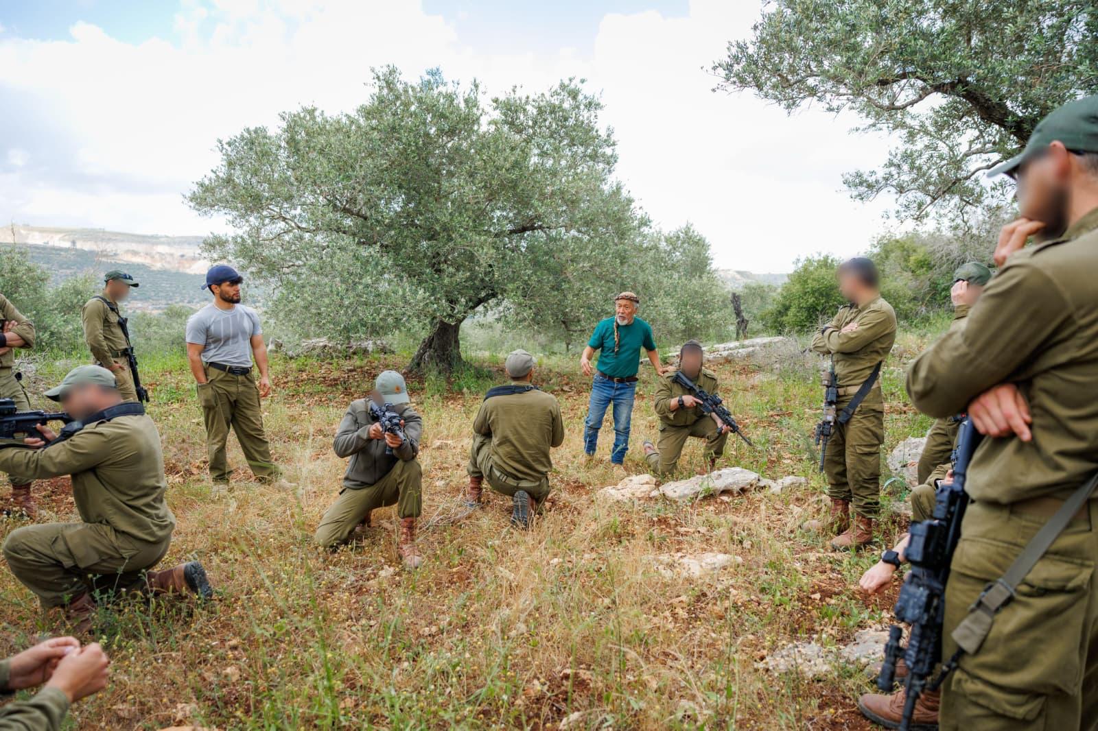 אימון התגנבות וניווט של סיירת חטיבת החשמונאים