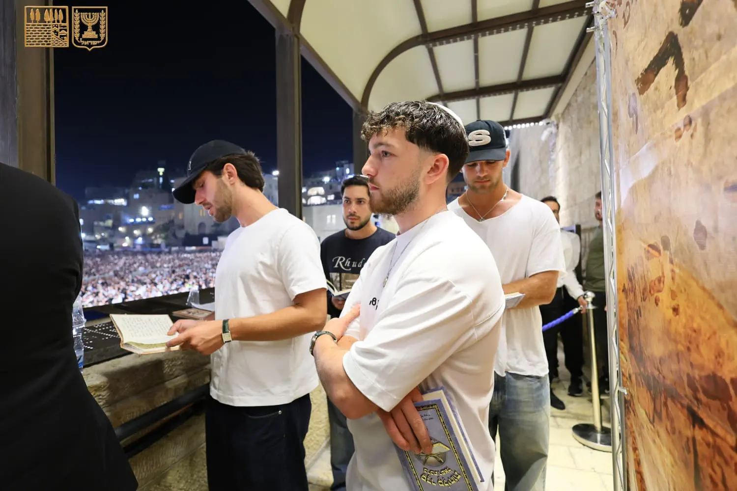 שורדי השבי בסליחות בכותל