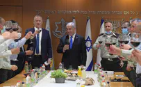 Нетаньяху поднял бокал с намеком на Натанз