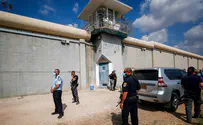 Заключенные террористы звонили из тюремной камеры