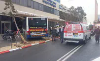 В Тель-Авиве автобус влетел в магазин