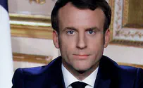 Женщина ударила президента Франции. Видео