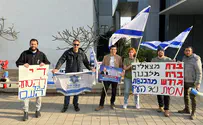 Демонстрация перед домом Эхуда Барака: “Хватит подстрекать!”