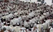 Студенты ешивы в Сдероте танцуют по завершении Йом Кипур