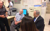 Нетаньяху посетил Переса: «Мы молимся и надеемся»