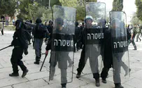Беспорядки в Иерусалиме: арабы бросают петарды в полицейских