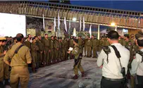 Смотрим: Солдаты-харедим молятся у Западной стены