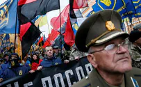 Киев: Гитлер и свастика - атрибуты националистов