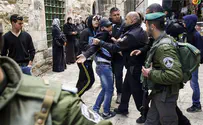 Бунт на Храмовой горе: арабы бросают камни в полицейских