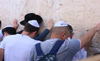 Множество евреев продолжают приходить к Западной Стене