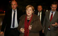 Момент падения Меркель попал на видео