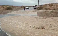Сильное наводнение. В районе Аравы затоплены дороги 