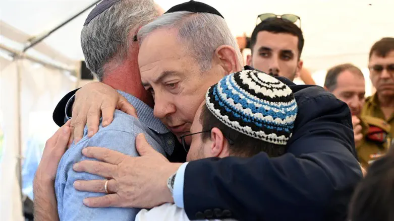 Биньямин Нетаньяху с членами семьи Лейтер